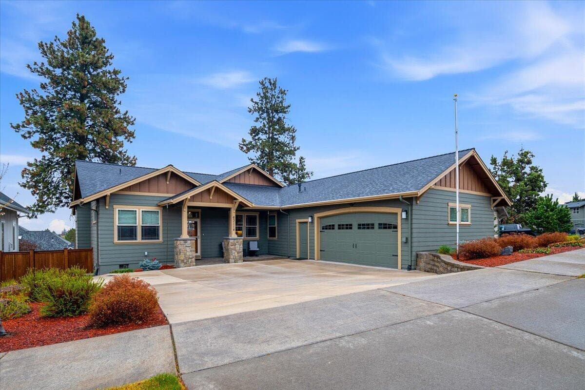Photo of 63114 Pikes 2 of 41