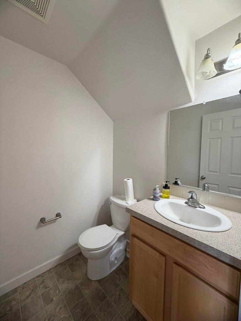 Photo of 901 Kierra 4 of 17