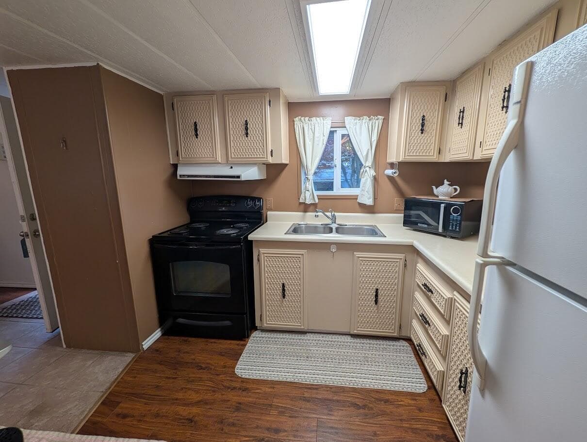 Photo of 1055 5th 5 of 27