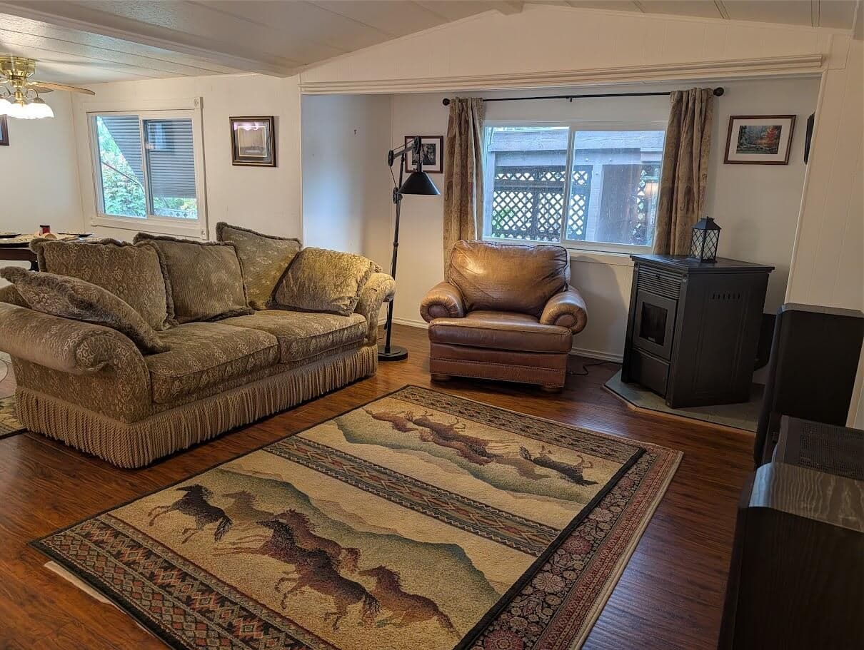 1055 5th, Jacksonville, 97530