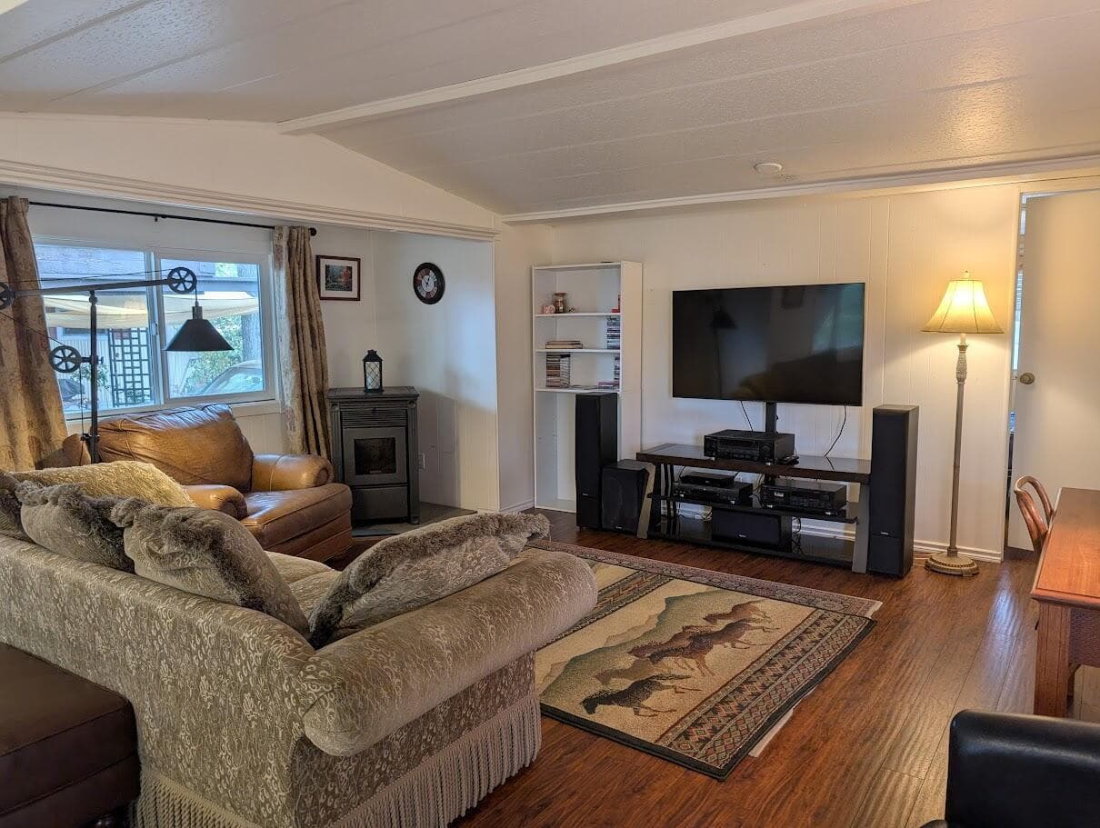 Photo of 1055 5th 3 of 27