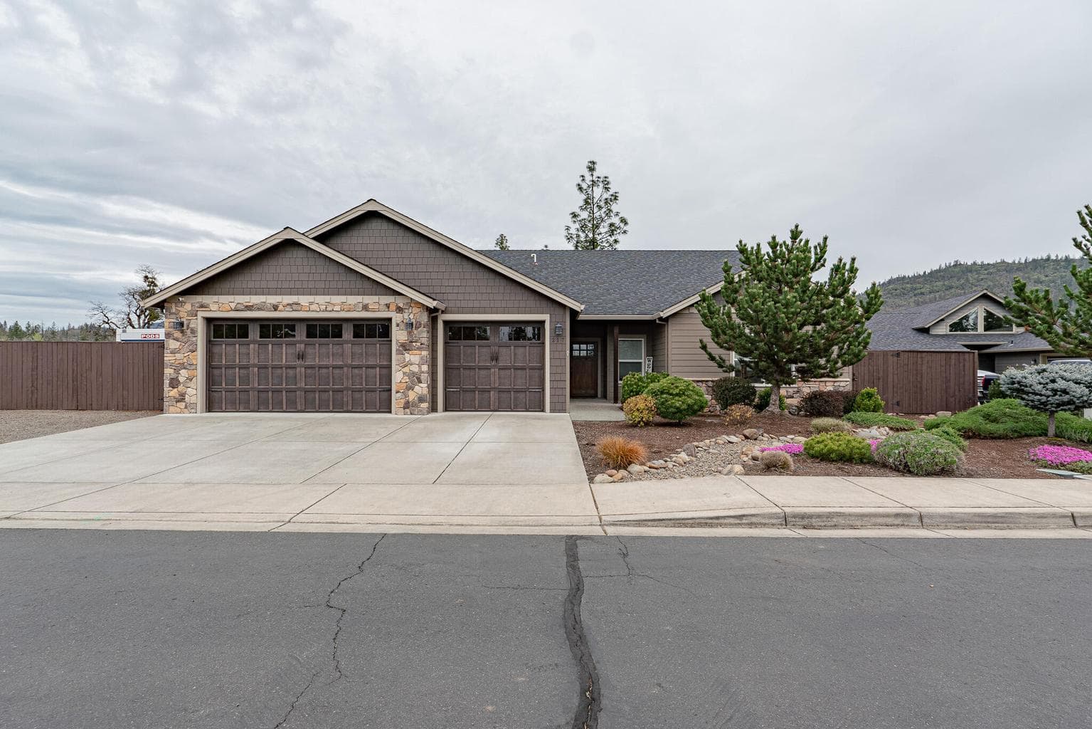 Photo of 217 White Oak 2 of 38