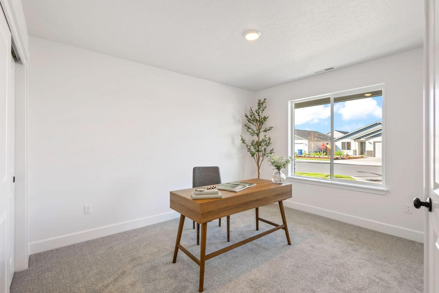 Photo of 779 NE Discovery Loop 20 of 23