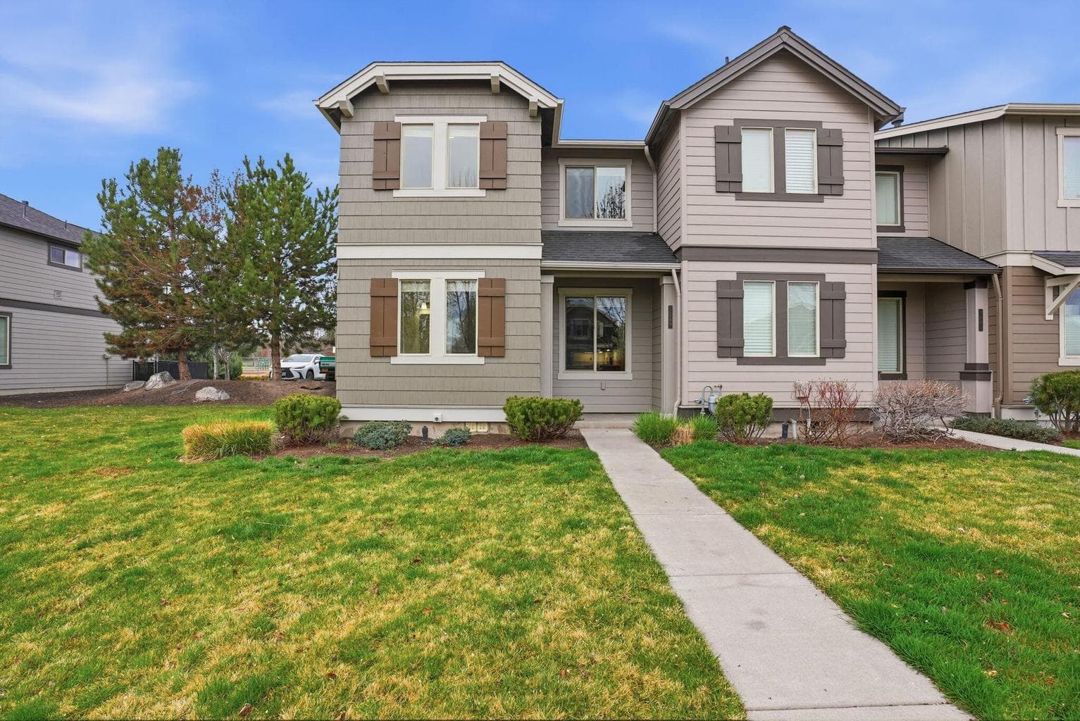 Photo of 3249 SW 28th Street 1 of 36