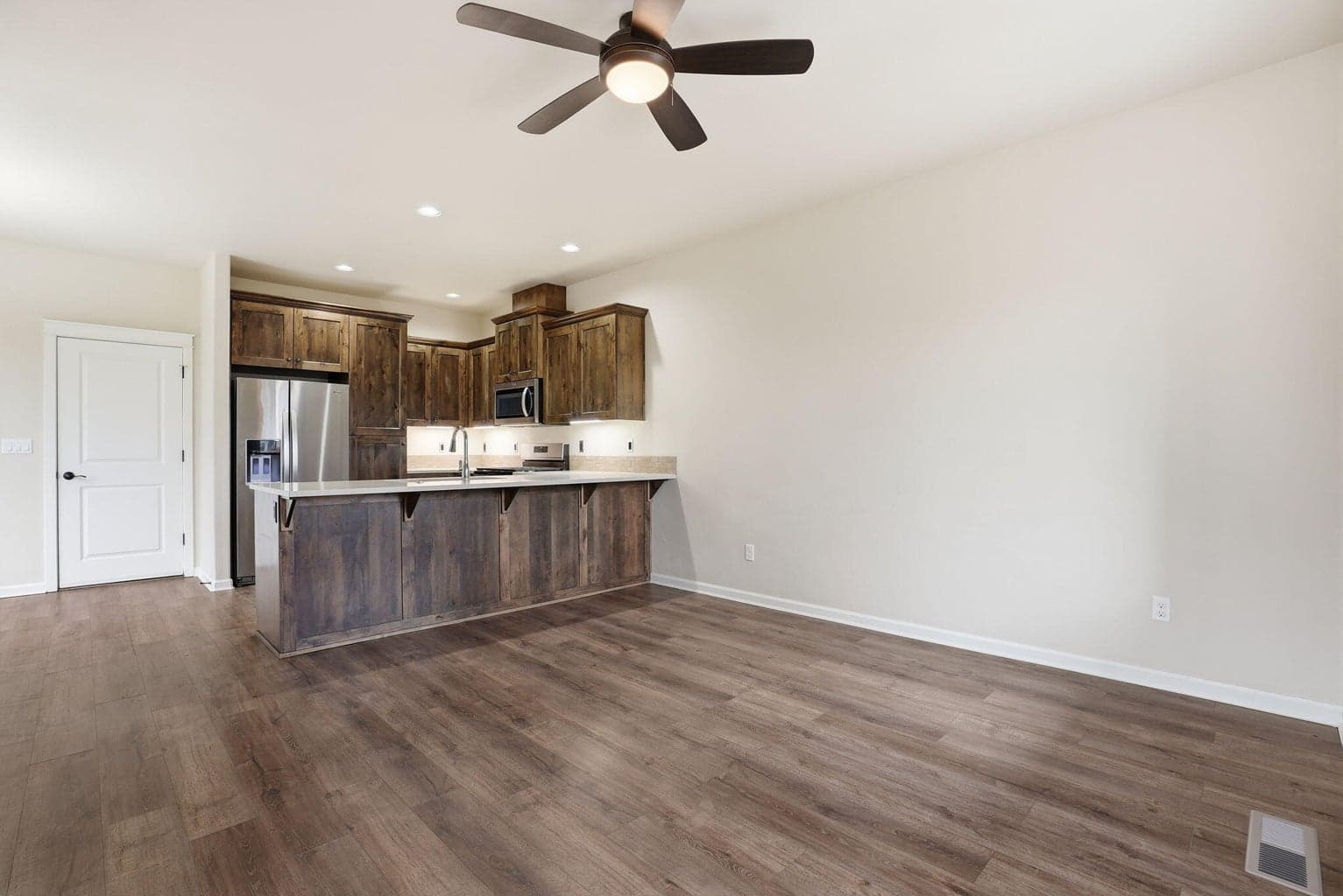 Photo of 3249 SW 28th Street 4 of 36