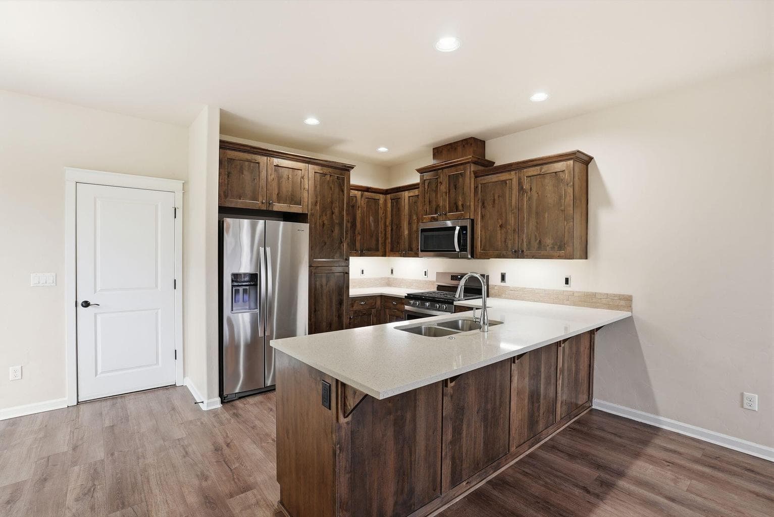 Photo of 3249 SW 28th Street 8 of 36