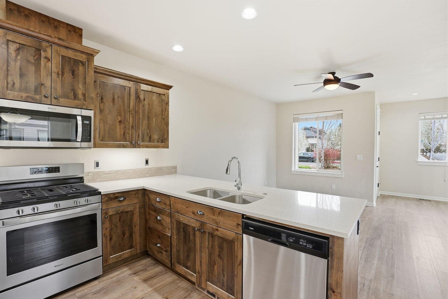 Photo of 3249 SW 28th Street 10 of 36