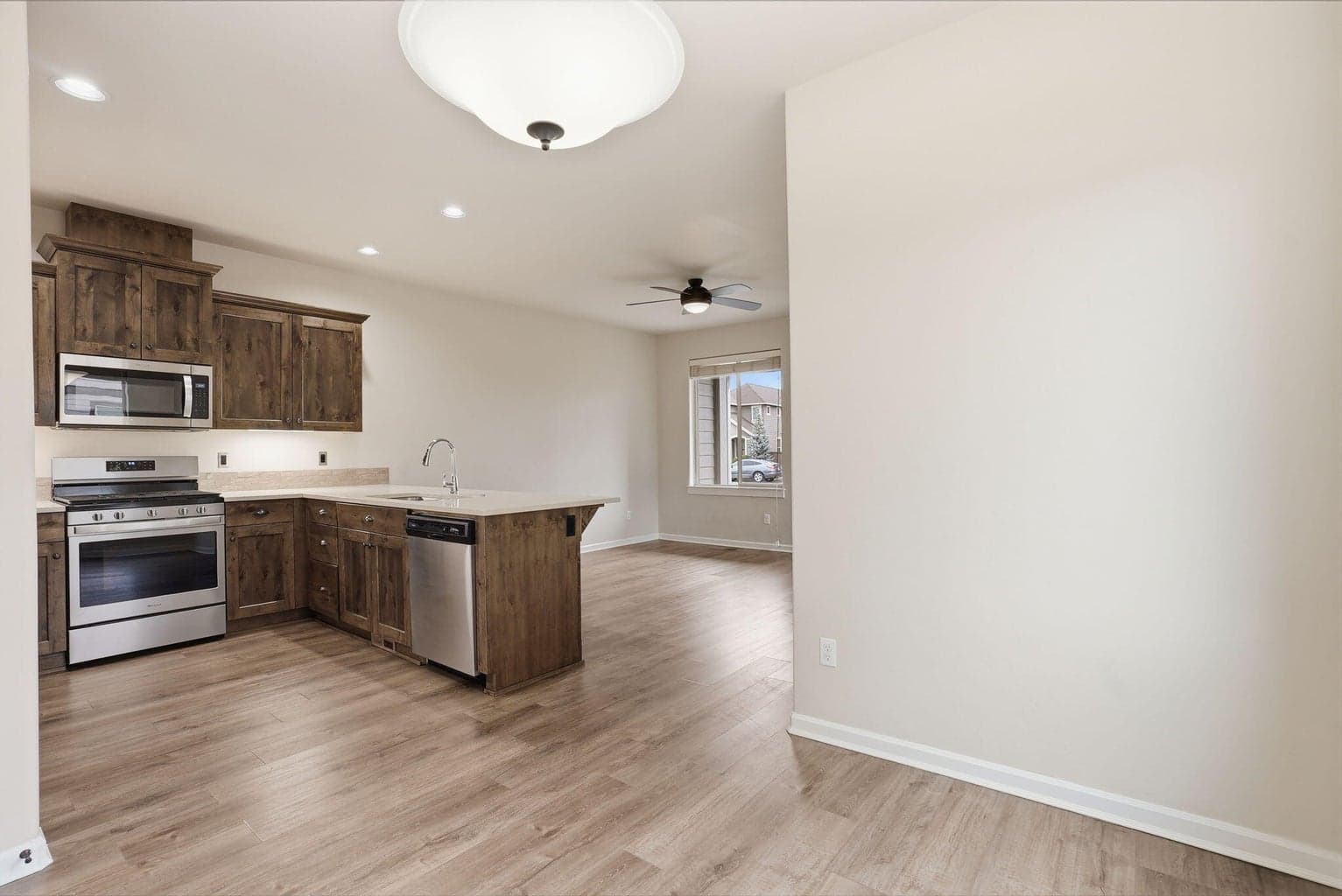 Photo of 3249 SW 28th Street 13 of 36