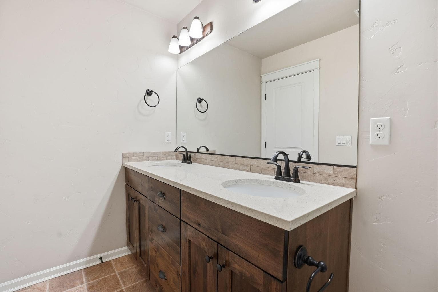 Photo of 3249 SW 28th Street 22 of 36