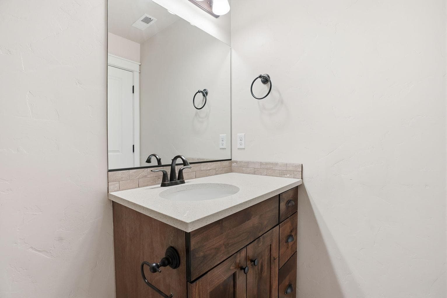 Photo of 3249 SW 28th Street 25 of 36