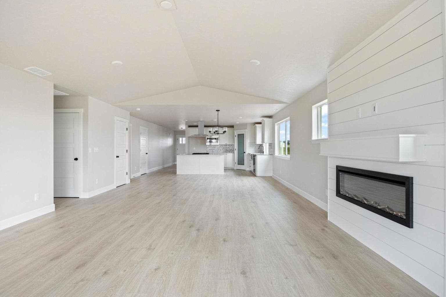 Photo of 1256 NW Fairway Road 10 of 31