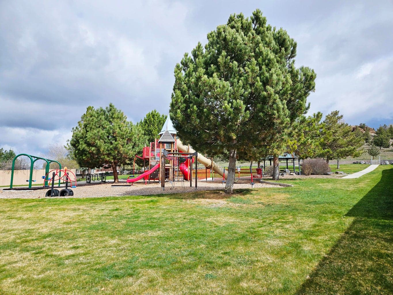 Photo of 906 NE Mahogany Street 31 of 32