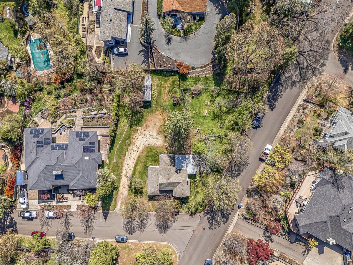 Photo of 166 Nob Hill 6 of 42