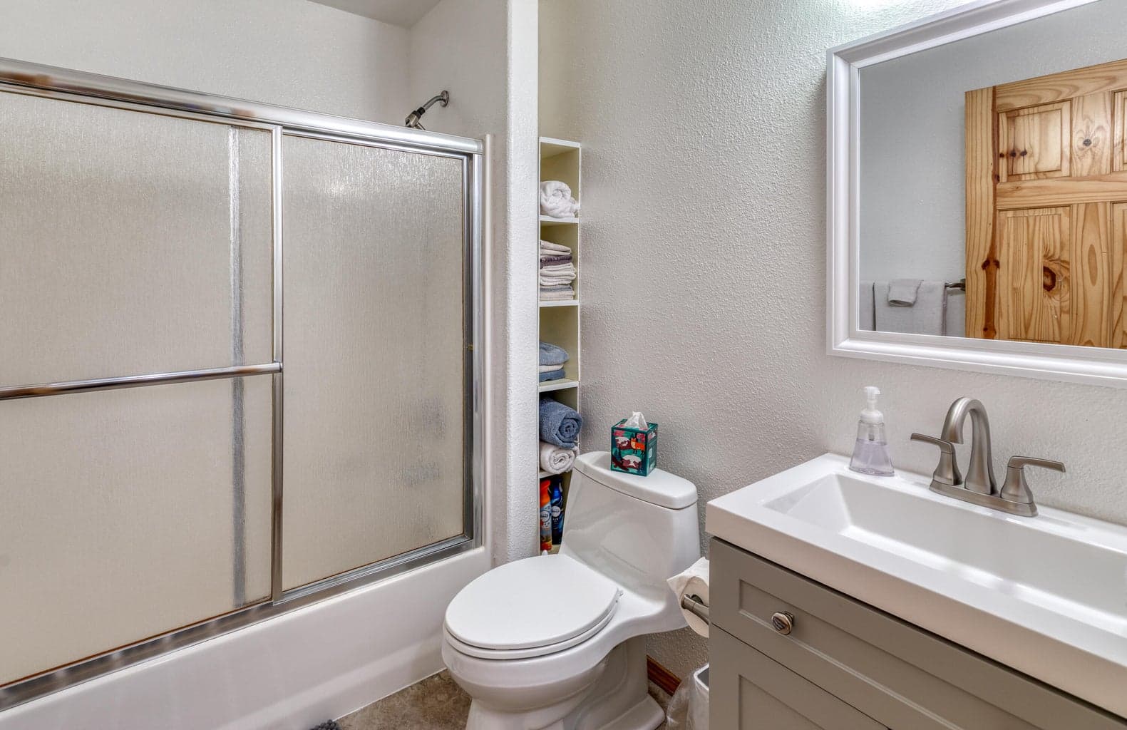 Photo of 16051 Leona Lane 25 of 37