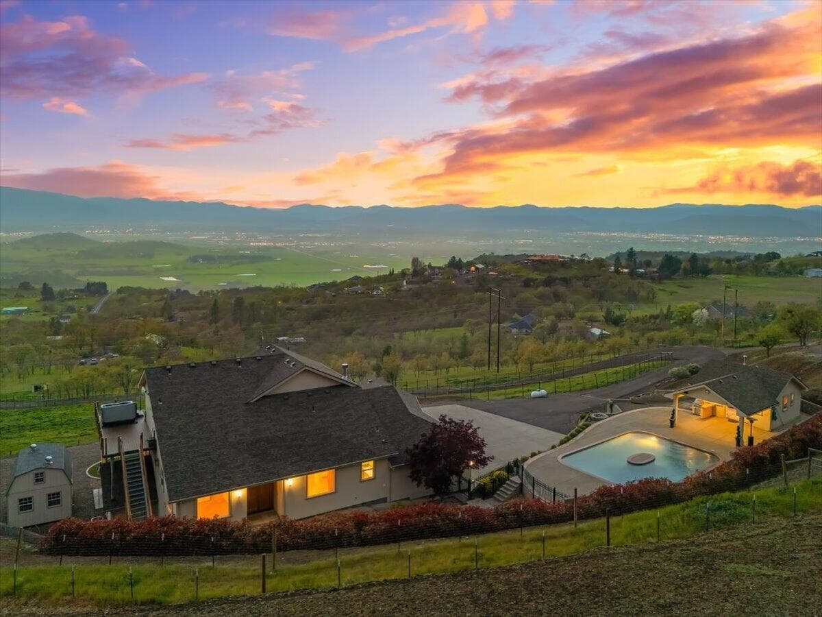 Photo of 4002 Dry Creek 5 of 43