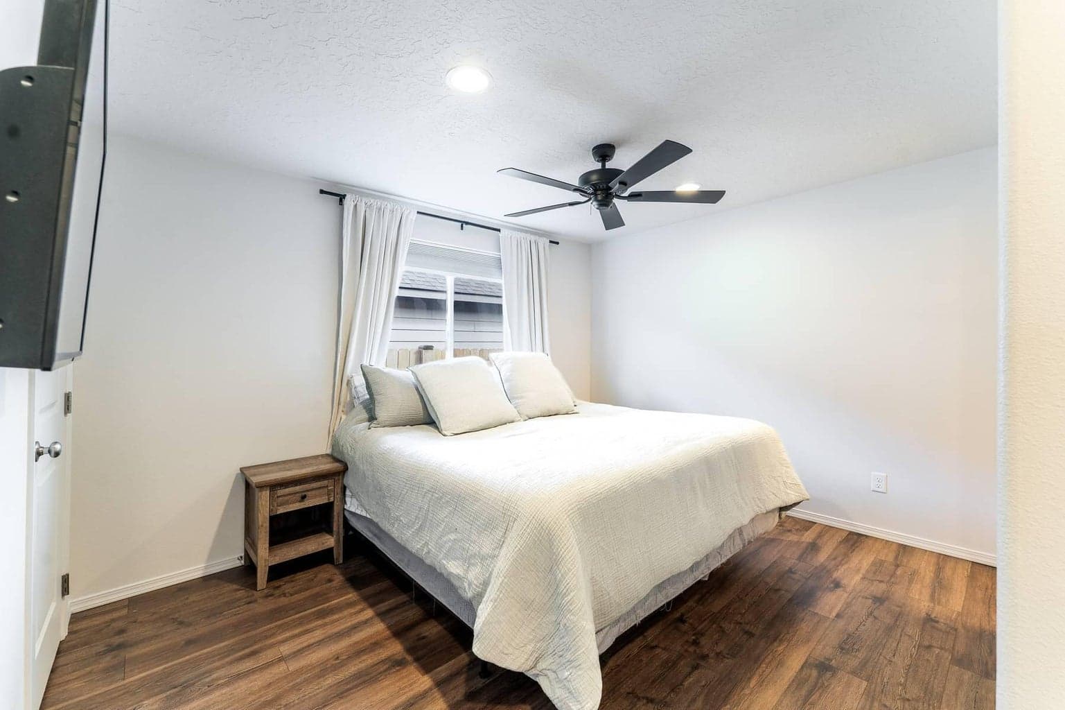 Photo of 3210 NW 10th Street 15 of 23
