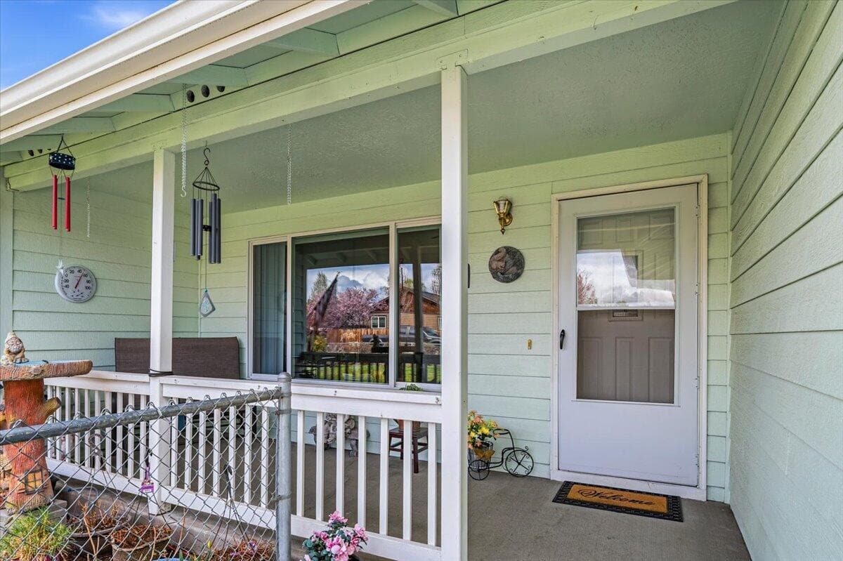 Photo of 1122 Manzanita 3 of 34