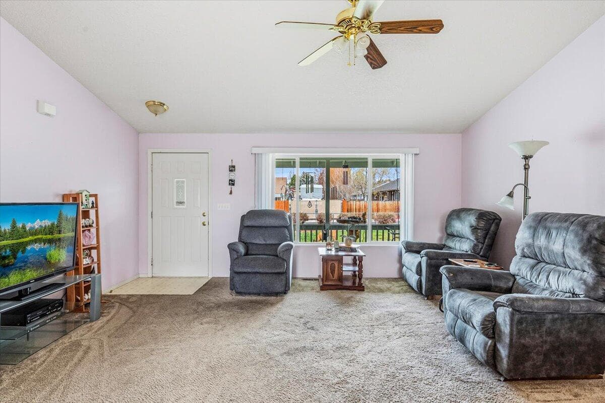 Photo of 1122 Manzanita 4 of 34