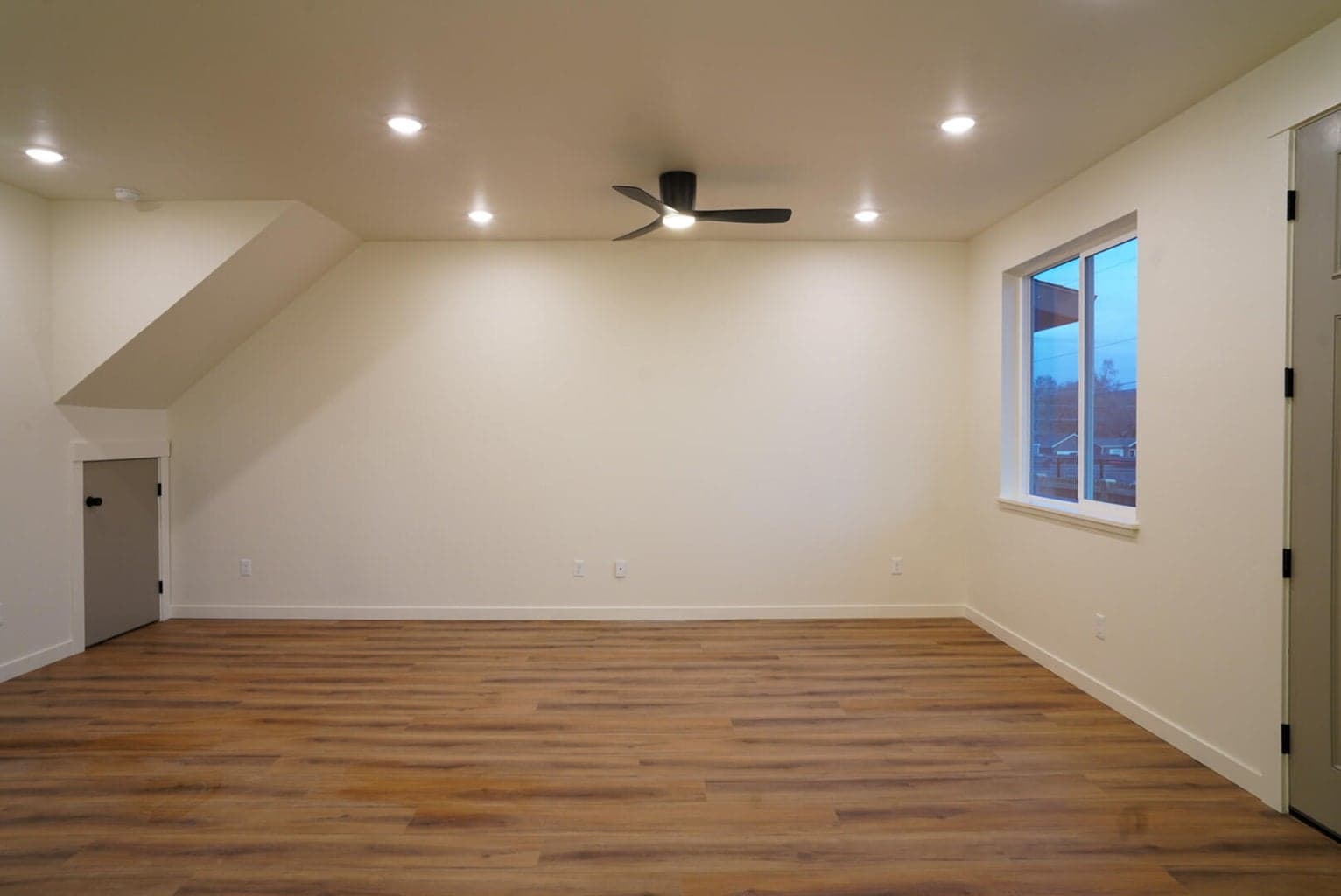 Photo of 1501 Laughlin 2 of 20