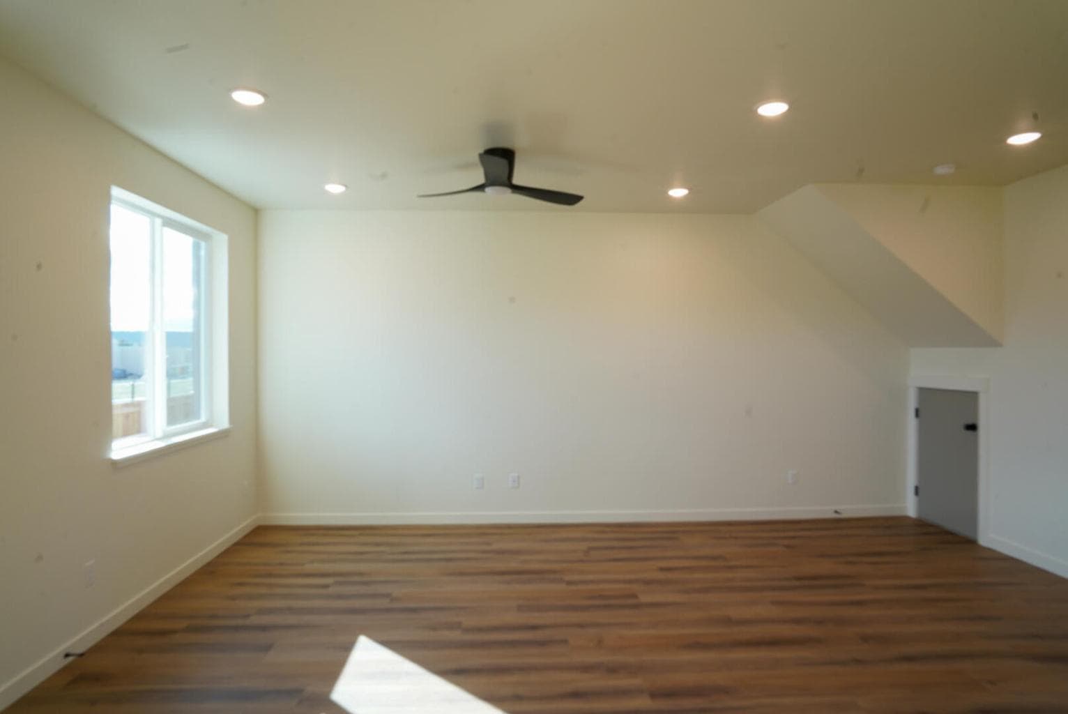 Photo of 1501 Laughlin 3 of 17