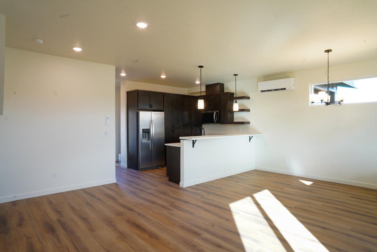 Photo of 1501 Laughlin 5 of 17
