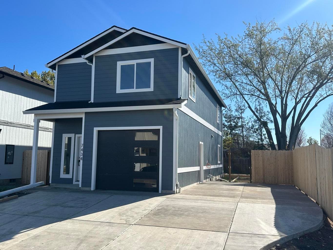 7434 Denman, White City, 97503