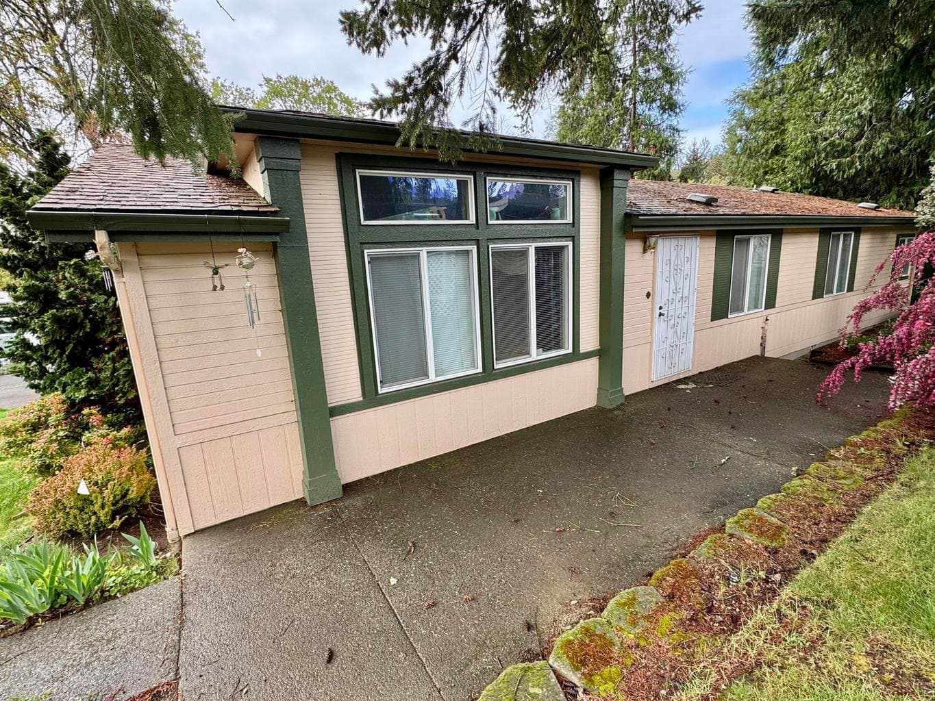 Photo of 126 Wrightwood 3 of 21