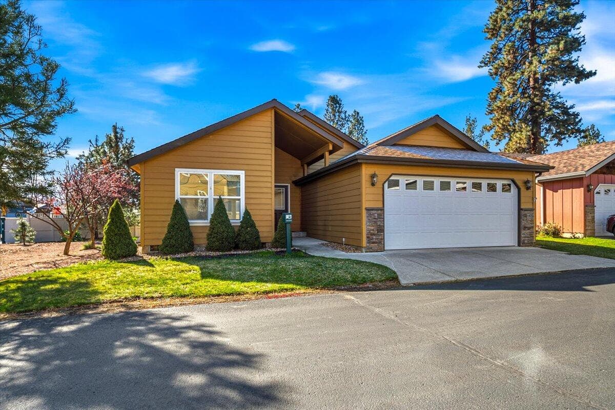 1009 Yapoah Crater, Sisters, 97759