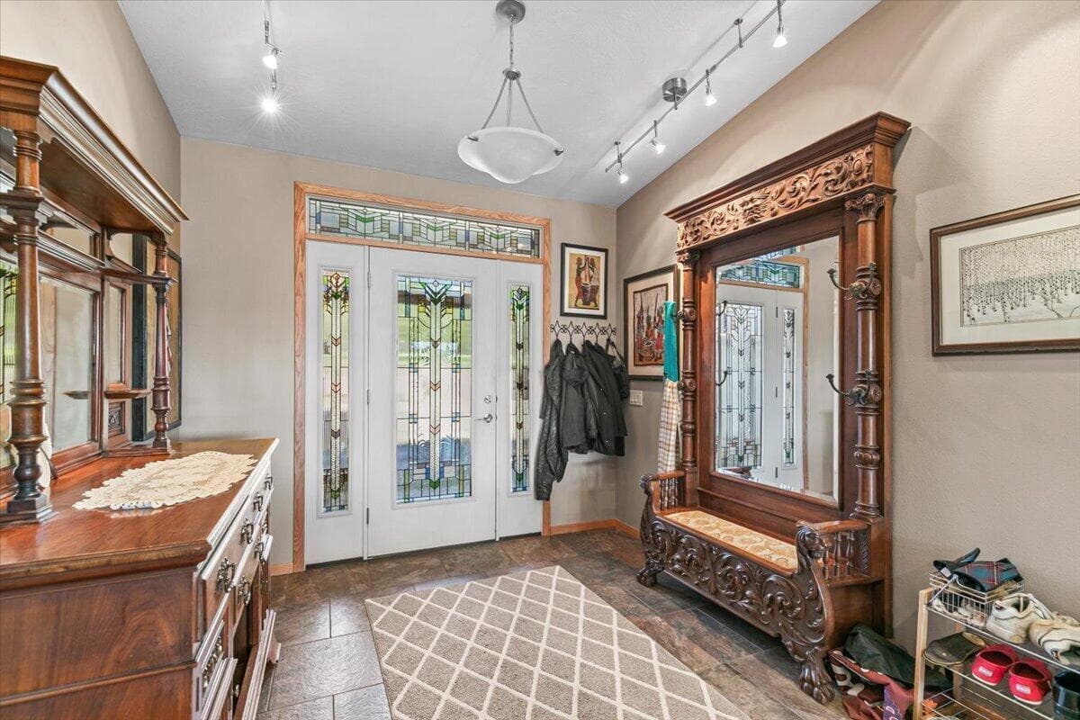 Photo of 6501 Butte Falls 3 of 51