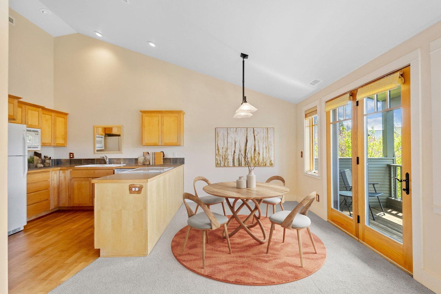 Photo of 566 Jefferson 4 of 21