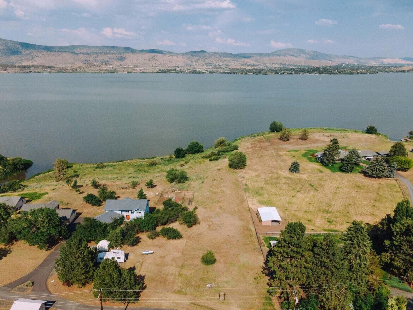 Photo of 2546 Lakeshore 4 of 14