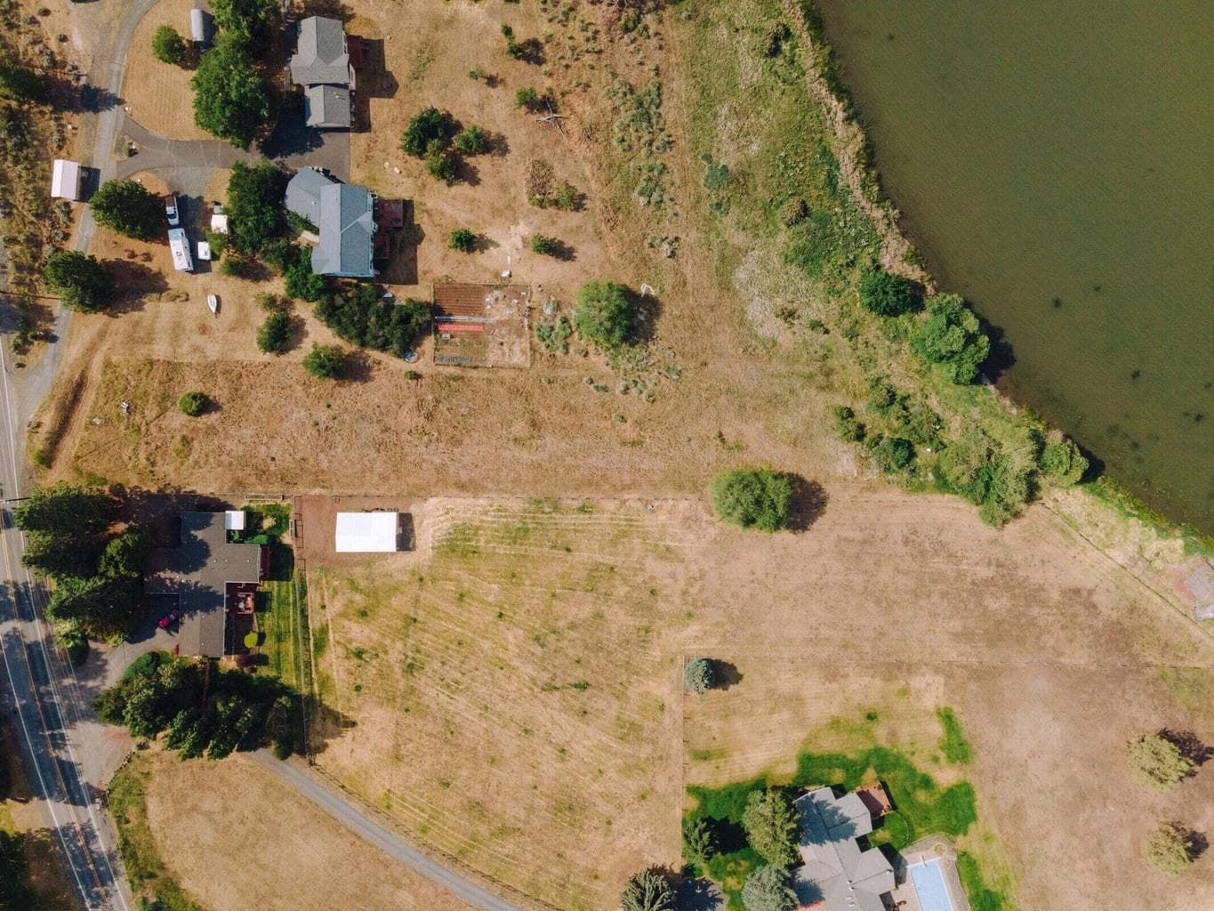 Photo of 2546 Lakeshore 5 of 14