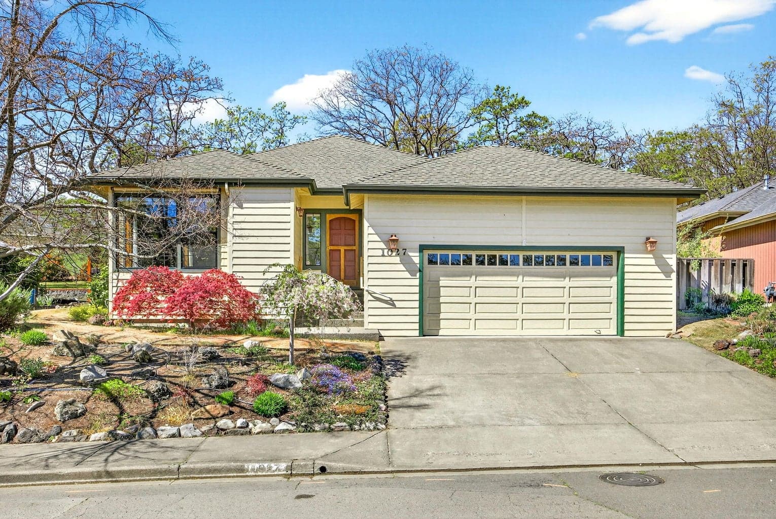 Photo of 1027 Oak Knoll 1 of 49