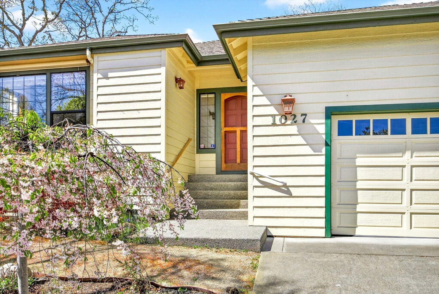Photo of 1027 Oak Knoll 4 of 49