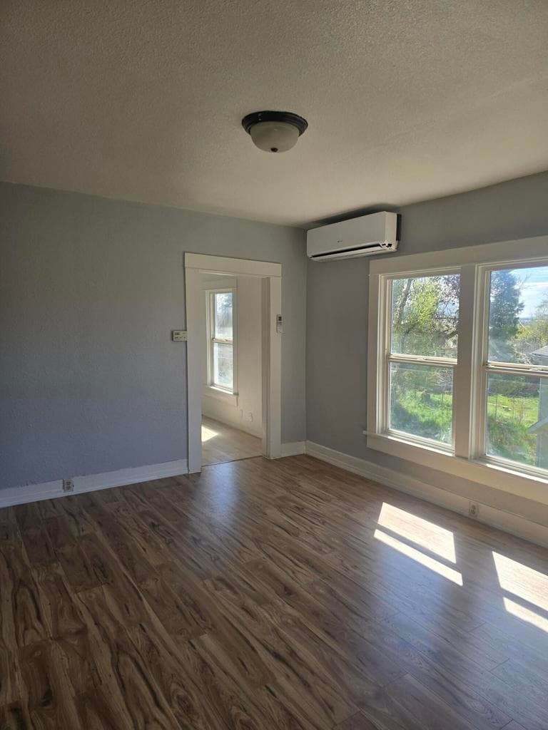Photo of 1210 Lincoln 2 of 20