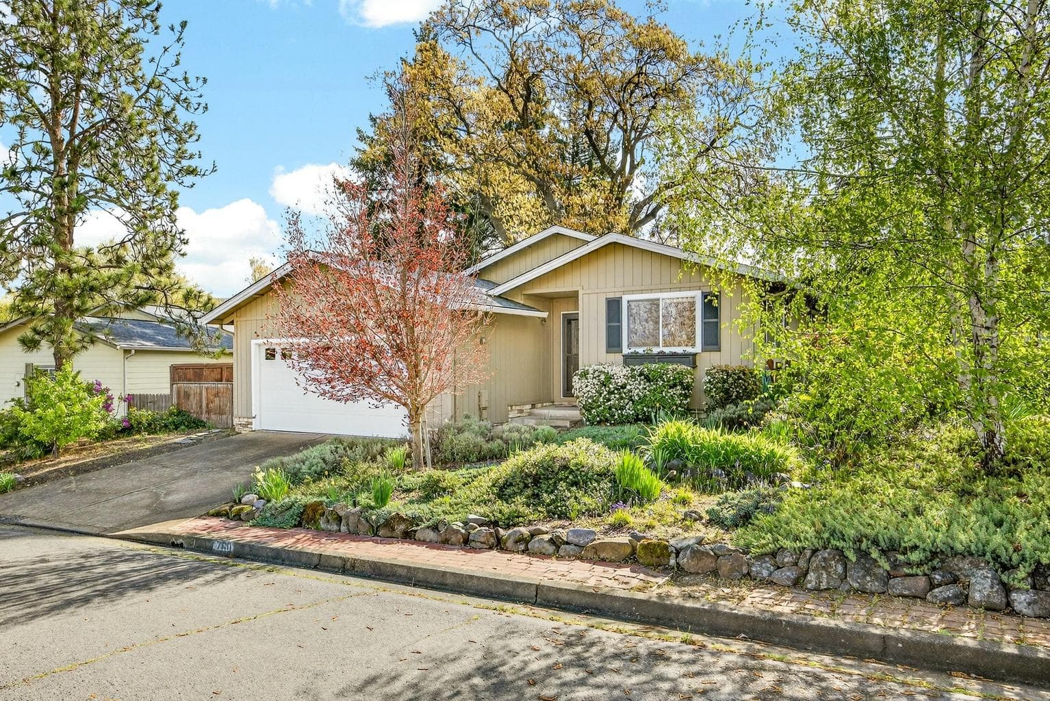 Photo of 760 Oak Knoll 1 of 37