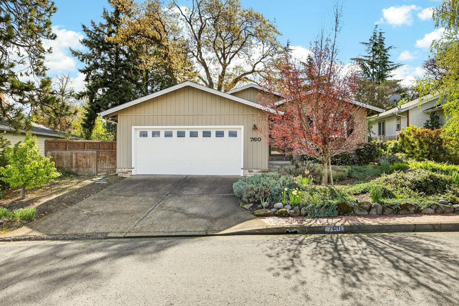 Photo of 760 Oak Knoll 2 of 37