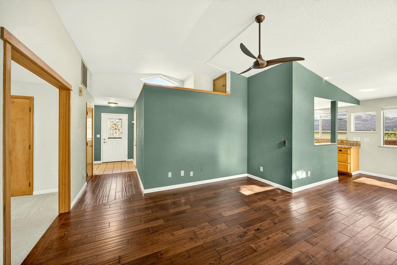 Photo of 760 Oak Knoll 4 of 37