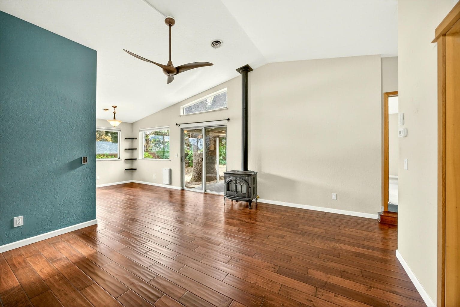 Photo of 760 Oak Knoll 5 of 37