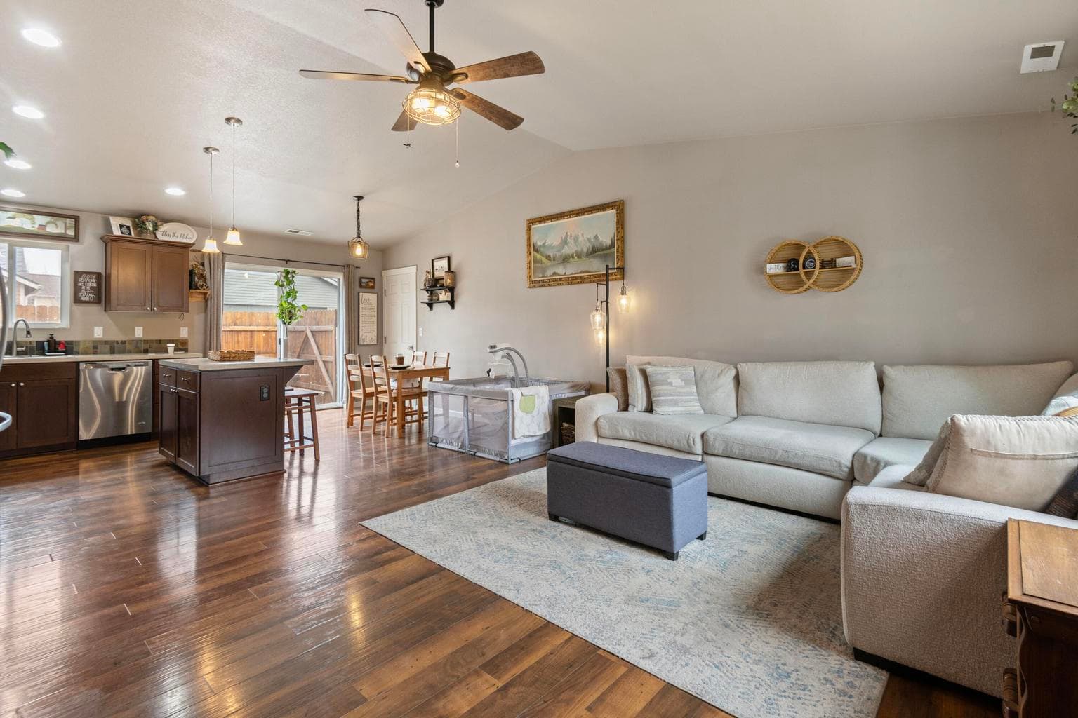 Photo of 61370 Fairfield 2 of 23