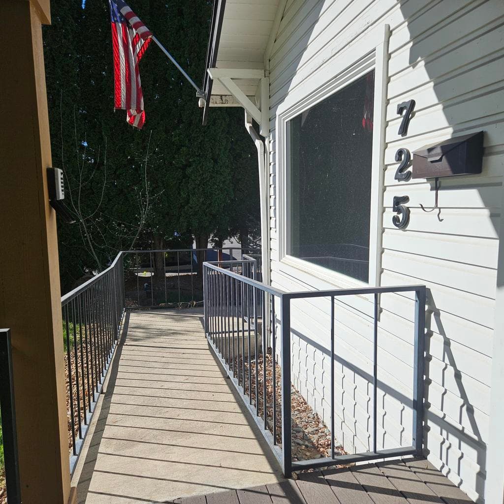 Photo of 725 SW 8th Street 19 of 25