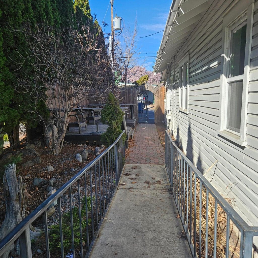 Photo of 725 SW 8th Street 20 of 25