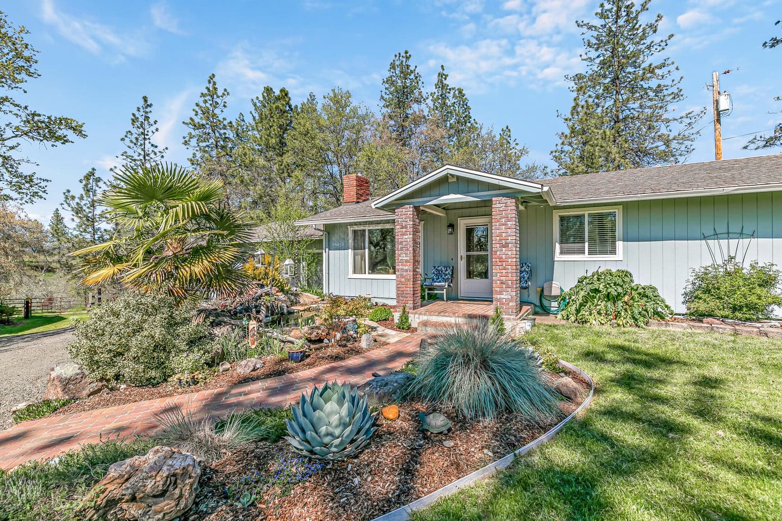 912 Mountain View