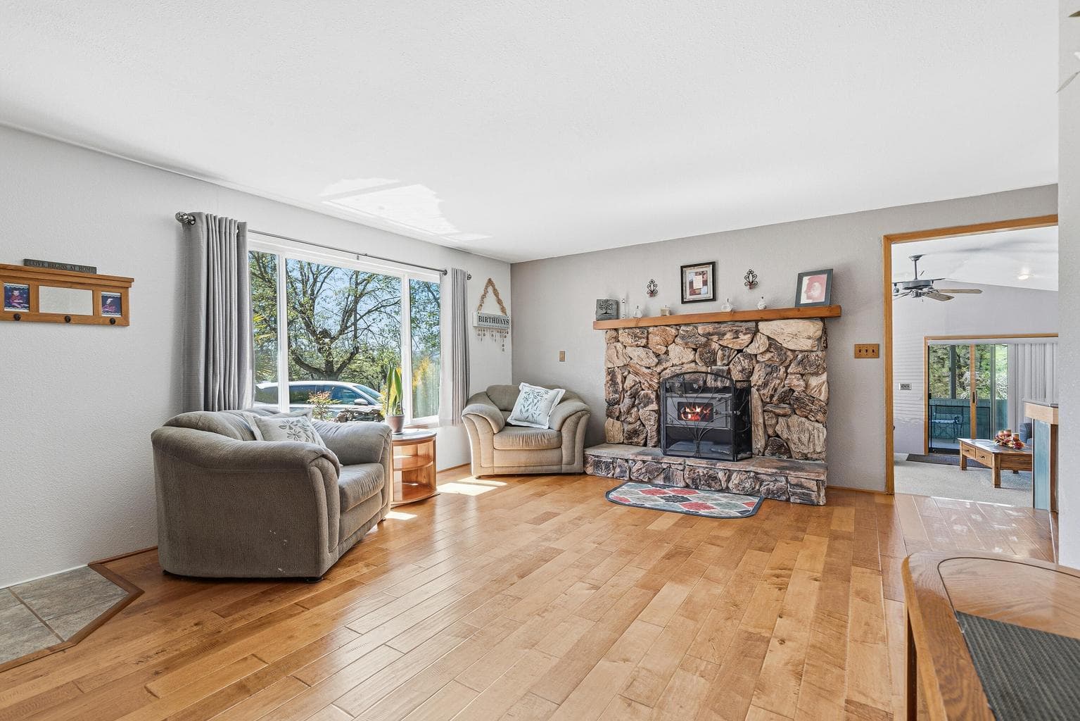 Photo of 912 Mountain View 4 of 47