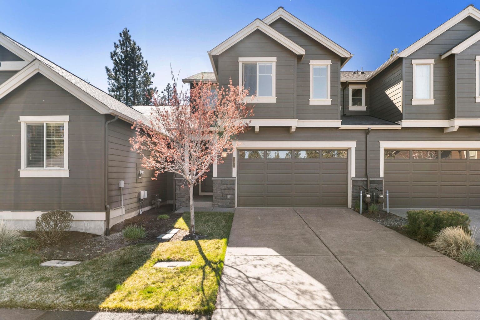 Photo of 60411 Hedgewood 1 of 35