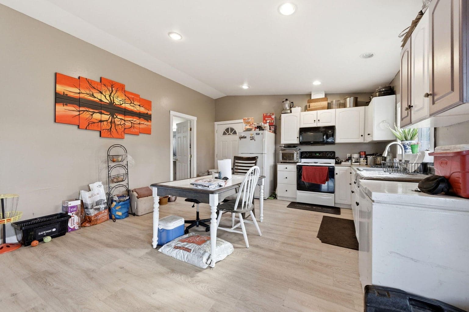 Photo of 3828 NE 45th Street 6 of 47