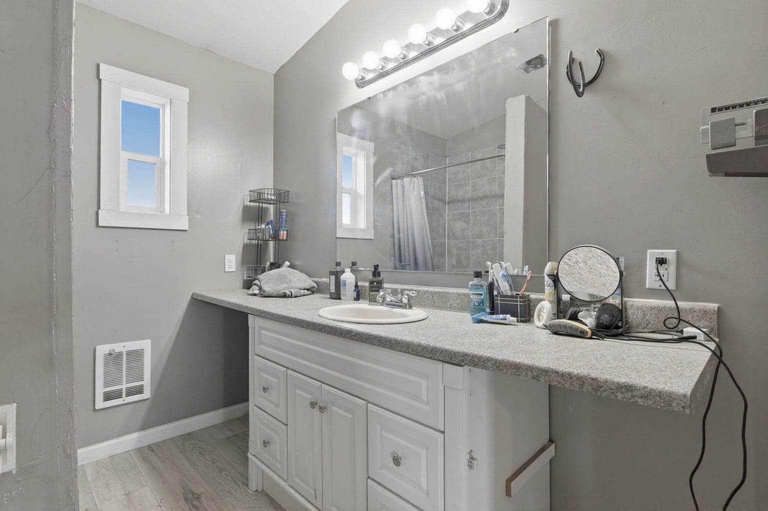 Photo of 3828 NE 45th Street 11 of 47