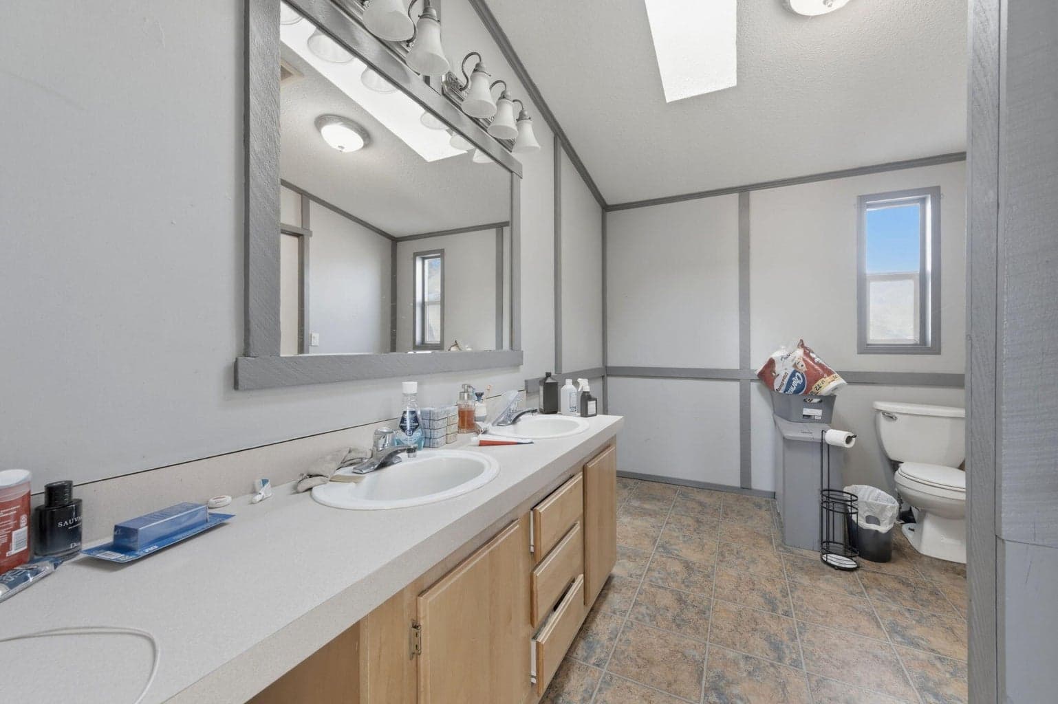 Photo of 3828 NE 45th Street 15 of 47
