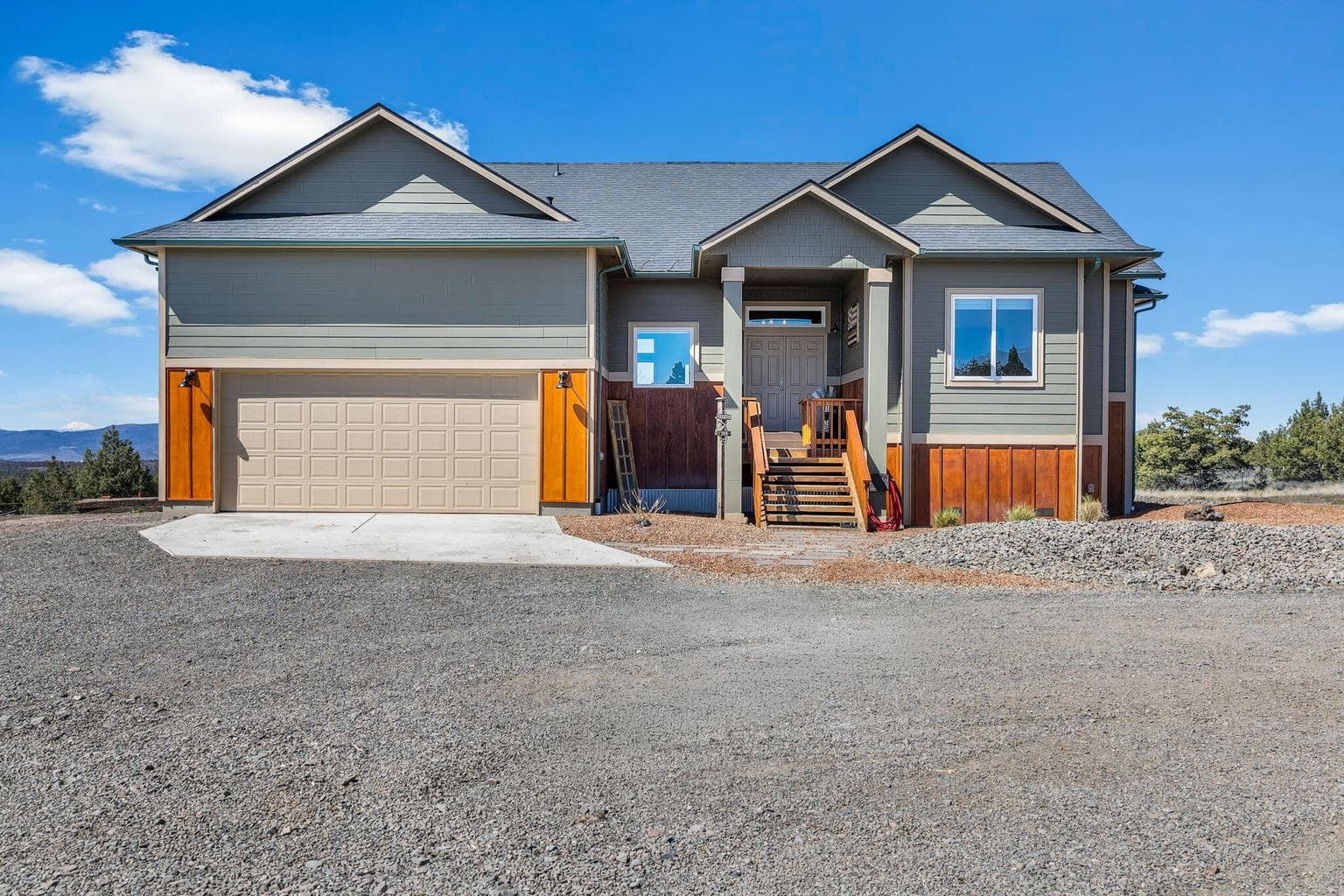 Photo of 6040 Gravett 2 of 74