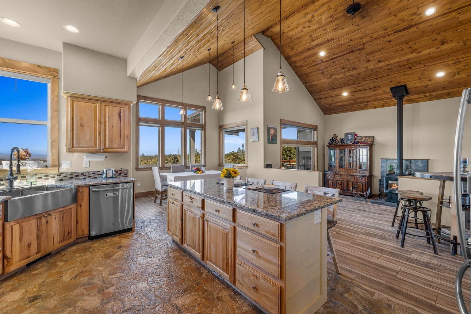 Photo of 6040 SE Gravett Road 12 of 73